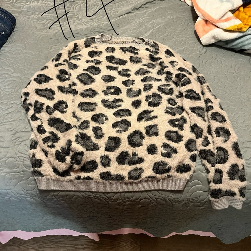 Time & Tru Cheetah Print Sweatshirt